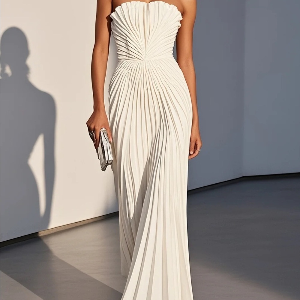 Chic Strapless White Pleated Dress